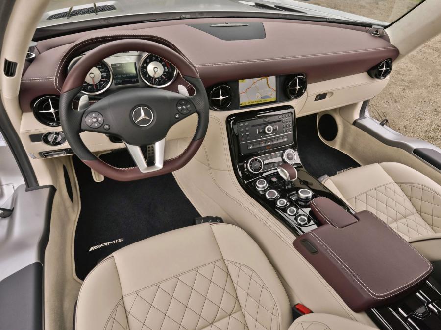  Mercedes-Benz SLS AMG GT 2012 года  (US) (фото 2 из 27)